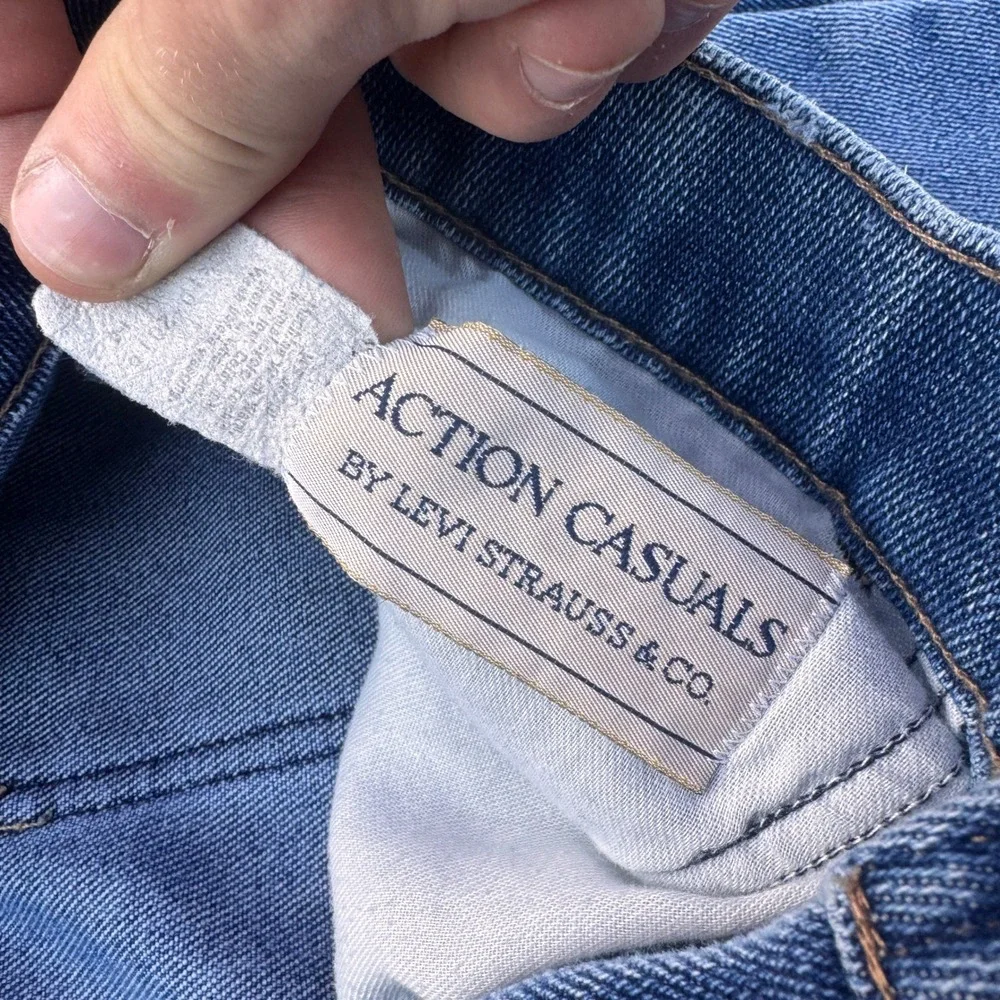 Vintage 70s Levis Action Casuals Mens Blue Denim Bootcut Jeans 34x29 USA